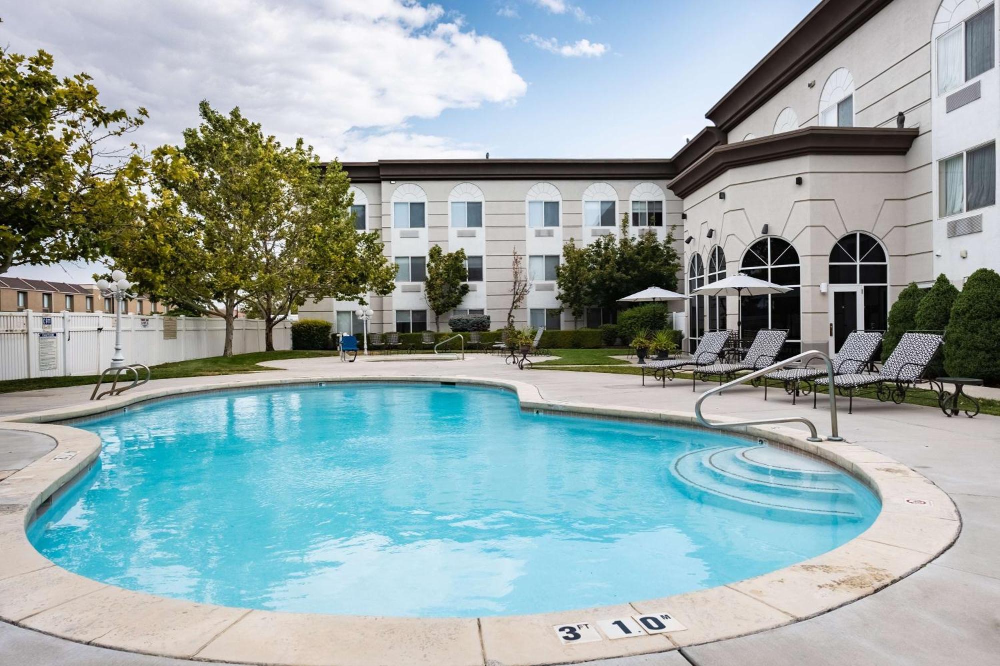 Hampton Inn & Suites Salt Lake City Airport Exterior photo