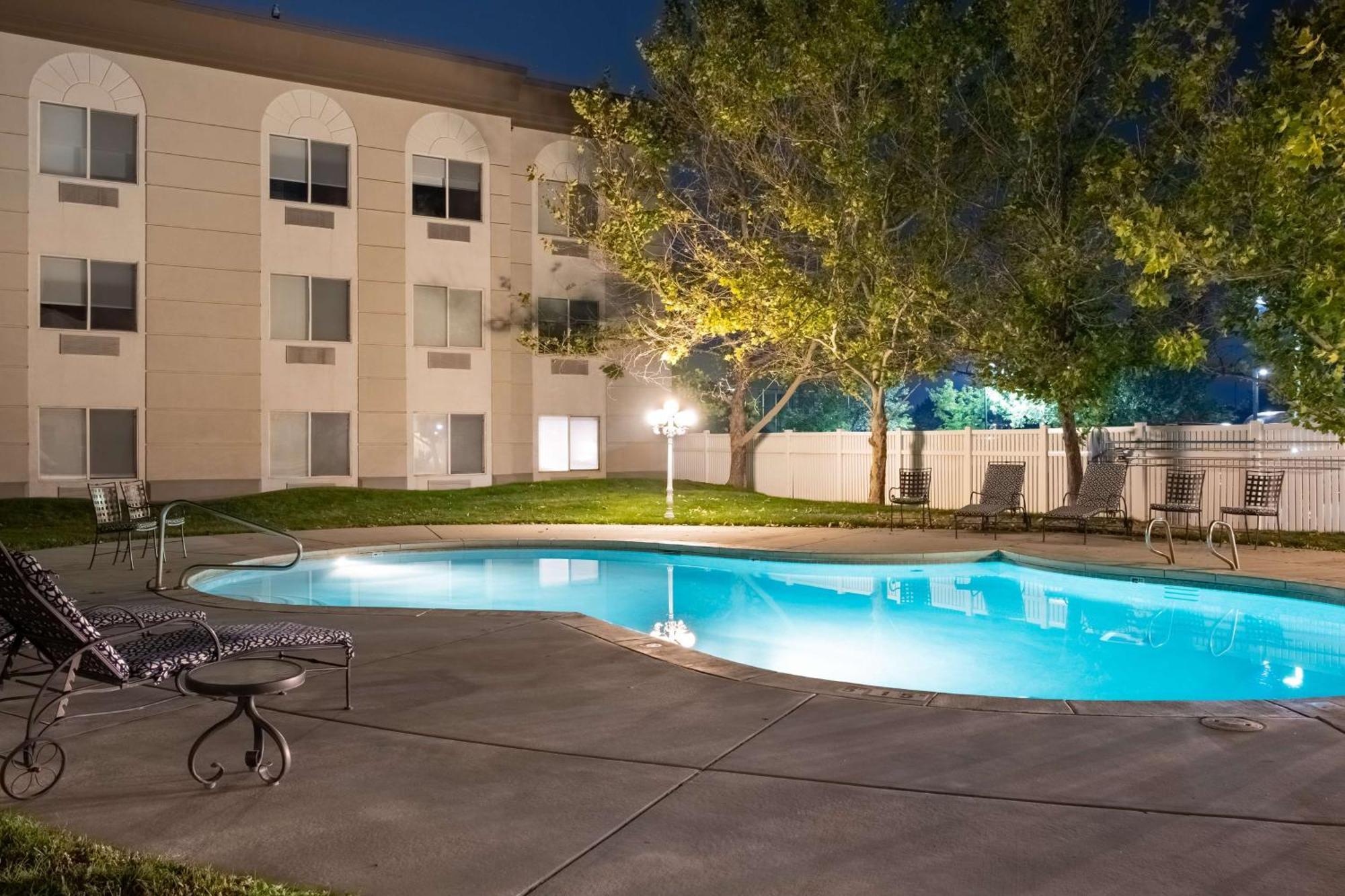 Hampton Inn & Suites Salt Lake City Airport Exterior photo